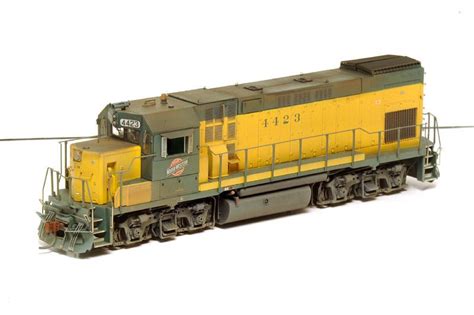 Custom Weathered Athearn Genesis GP15-1 CNW #4423 with Optional Tsunami Sound | Model train ...