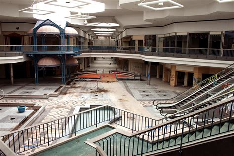 12 abandoned malls & the history of their heartbreaking decline - Click Americana