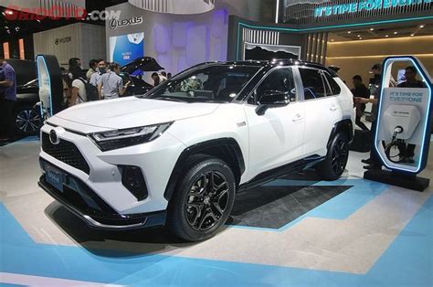 Surprise! Mobil Baru Toyota RAV4 PHEV Tampil di GJAW 2023, Ini Speknya ...