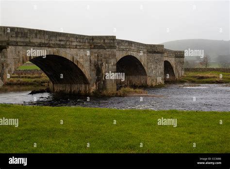 Burnsall Bridge over River Wharfe Stock Photo - Alamy