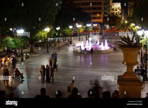 Syntagma square athens at night hi-res stock photography and images - Alamy