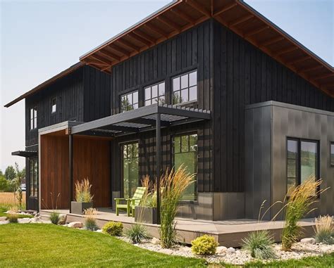 Modern Farmhouse in AquaFir™ Black