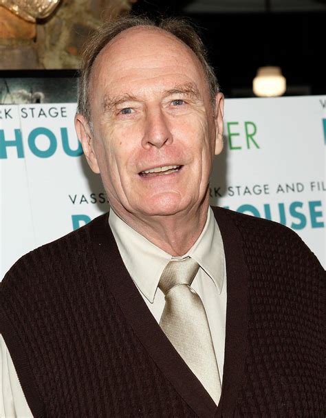 Paxton Whitehead, prolific actor known for 'Friends,' Broadway, dies at 85 - Yahoo Sports