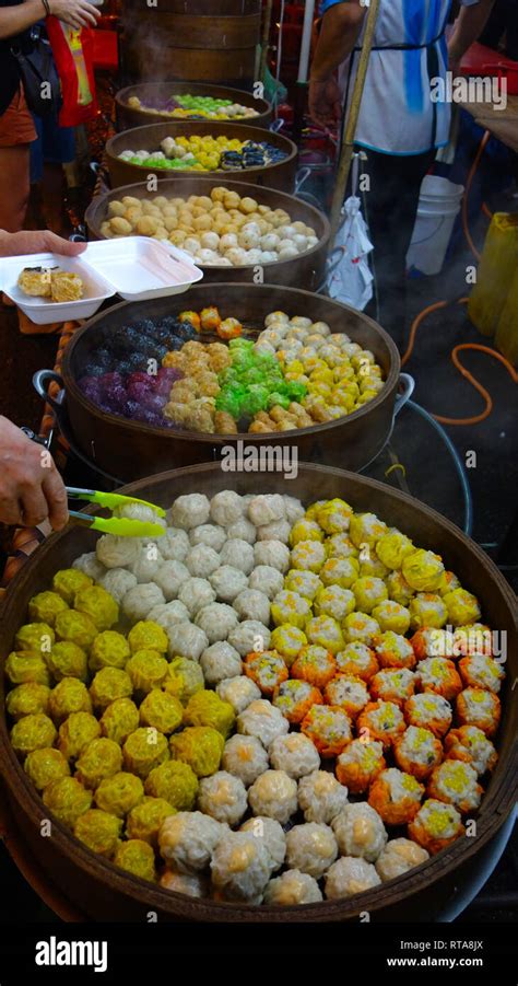 Kuala Lumpur, Street food Stock Photo - Alamy