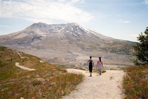 Hikers at Mount Saint Helens Editorial Photo - Image of growth, growing: 110491211