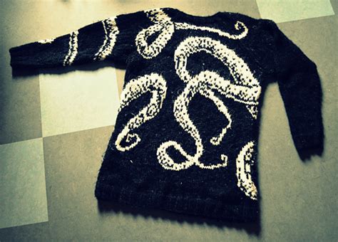 [FO] I finally finished the octopus sweater! It's far from perfect but the very first thing I've ...