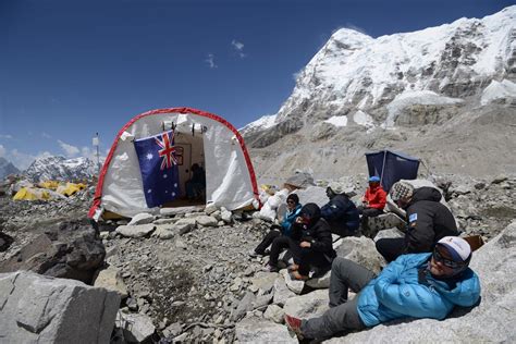 Mount Everest deaths: Inside a deadly climbing season - CBS News