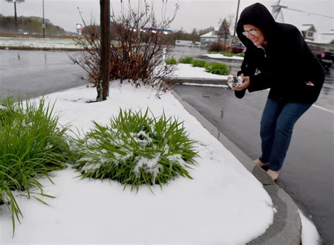 Snow falls in western Massachusetts, with more on the way – Boston Herald