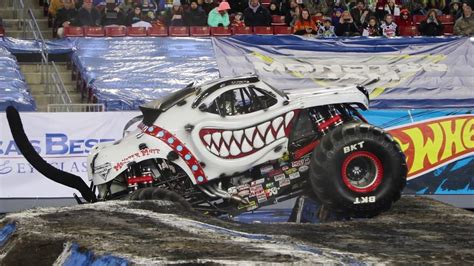 Monster Mutt Dalmatian Driver Candice Jolly's Two-Wheel Rollover Tampa - YouTube