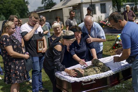 ‘I will be proud of you forever’: A funeral in east Ukraine – Metro US