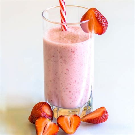 STRAWBERRY SHAKE IN KANPUR-Four Season Restaurant