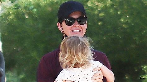 Katy Perry Carries Daughter Daisy During Beverly Hills Trip: Photos – Hollywood Life