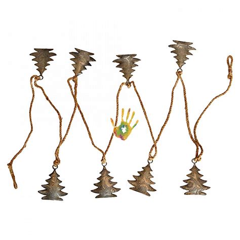 8 Christmas Trees on Rope Tree Decor : Artlivo.com