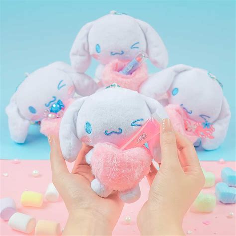 Cinnamoroll Heart Hug Plushie - Medium – Blippo