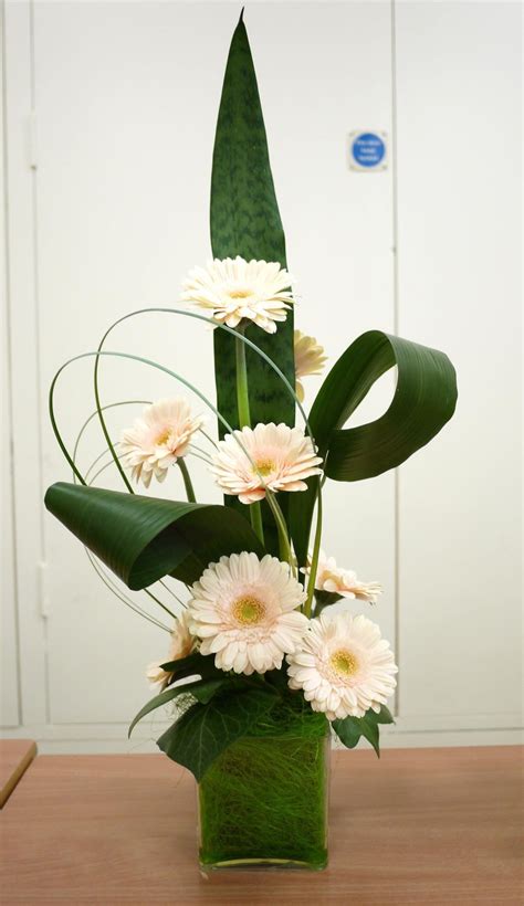 Types Of Flower Arrangement, Contemporary Flower Arrangements, Tropical Flower Arrangements ...