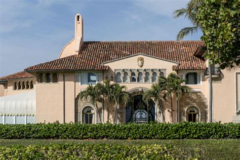 Palm Beach considers options as Trump remains at Mar-a-Lago | AP News