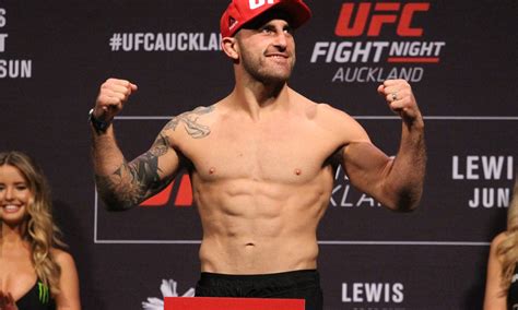 Featherweight Alex Volkanovski Calls Out Jon Jones!