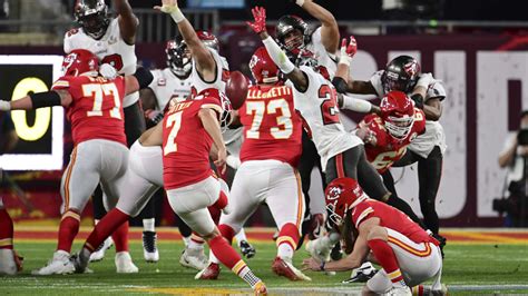 Kansas City Chiefs kicker Harrison Butker booms 52-yard FG through the ...