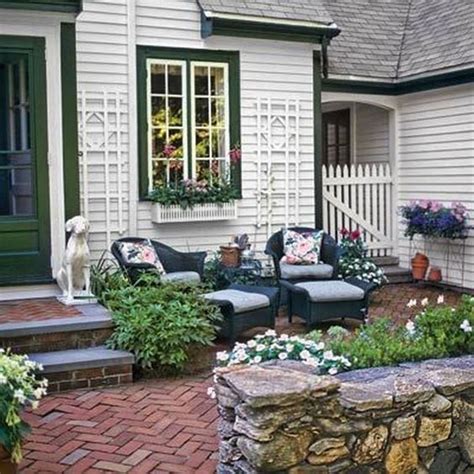 Fascinating Front Yard Cottage Garden Decor Ideas 27 - HMDCRTN