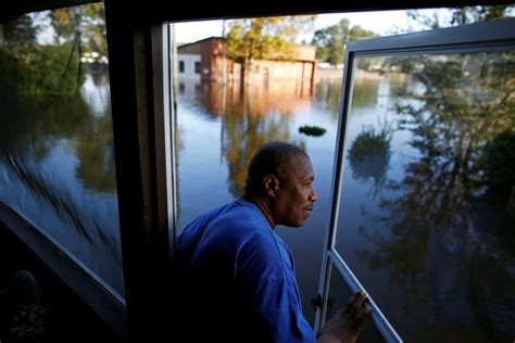 News Wrap: Hurricane death toll rises in North Carolina | PBS NewsHour