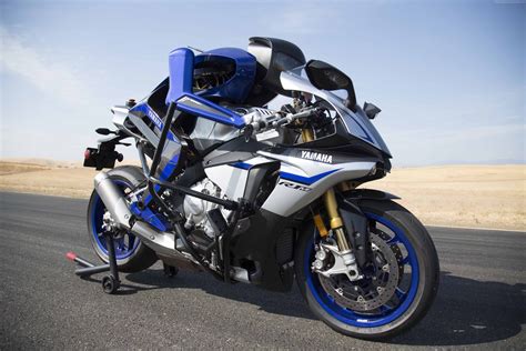 White, black, and blue Yamaha R1 sports bike HD wallpaper | Wallpaper Flare