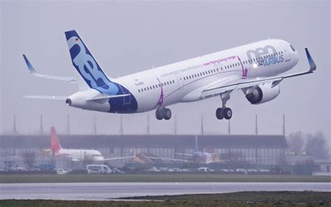 Airbus A321LR long-range jet completes maiden flight | Fox Business