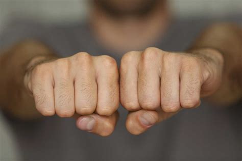 Can you get Osteoarthritis from cracking your knuckles? - Pro Staff Physical Therapy