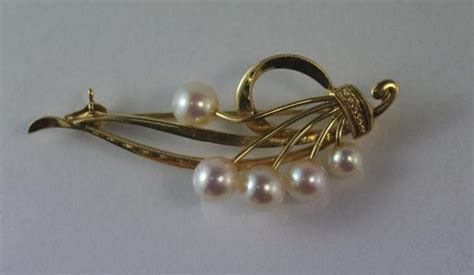 Mikimoto Pearl Brooch in 14ct Yellow Gold (4.1g) - Brooches - Jewellery