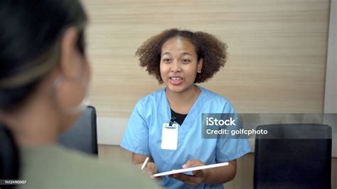 Hospital Reception Desk Stock Photo - Download Image Now - Nurse ...