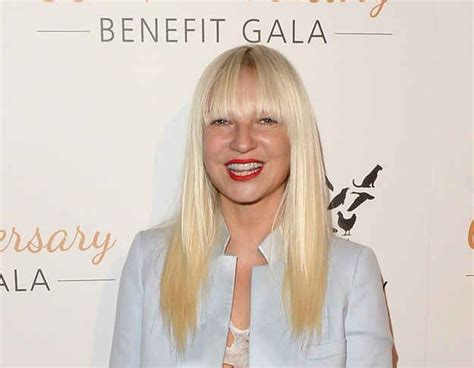 11 Pictures Of Sia's Face | Picture, Purple home, Face