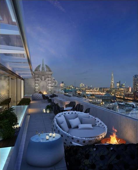 Besides it's stunning rooftop bar, the ME London has plenty to offer it's guests indoors ...