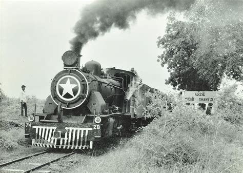 Steam Locos Once The Charm of Indian Railways - 5 Photos 1980s - Past-India