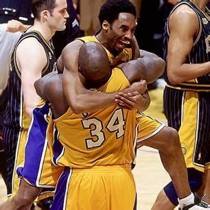 Kobe and Shaq shake hands, hug before Lakers-Warriors game (video ...