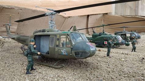 UH-1 Huey helicopter Toy soldiers Figure Army Men - YouTube