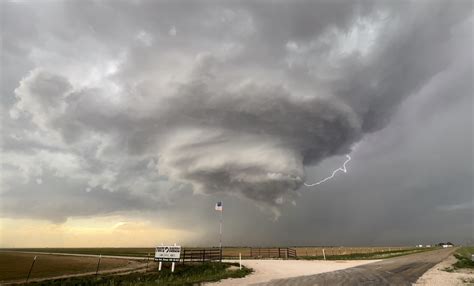 Rounds of thunderstorms bring widespread rain & spotty severe weather ...