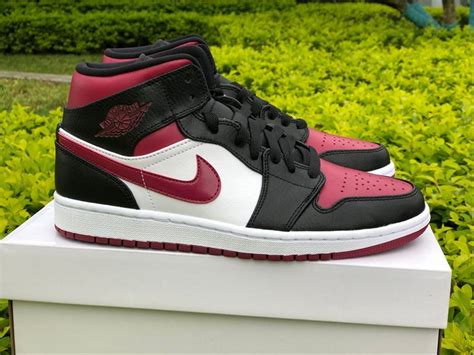 Air Jordan 1 Mid Bred Toe Basketball Shoes