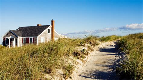 Cape Cod House: Everything You Need to Know | Architectural Digest