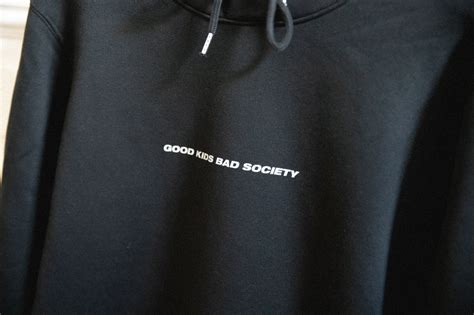 REFLECTIVE ESSENTIAL HOODIE