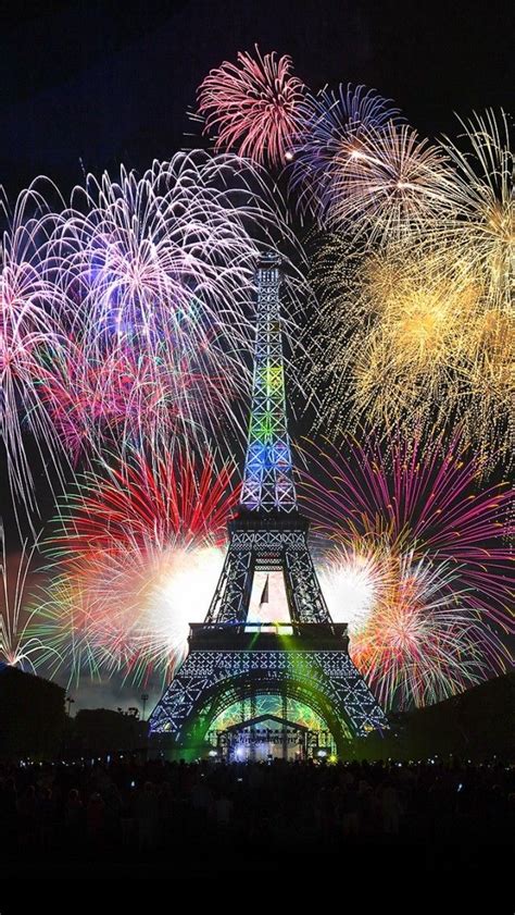 Top 6 New Year's Eve Fireworks Around The World You Must See | New years eve fireworks, Eiffel tower