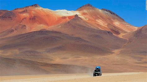 The vast expanse of northern chile's atacama desert, the driest desert ...