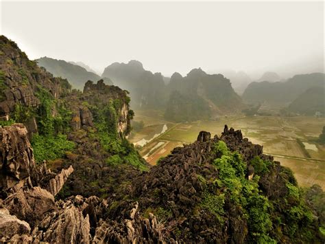 Hang Múa – Hiking the Green Isle