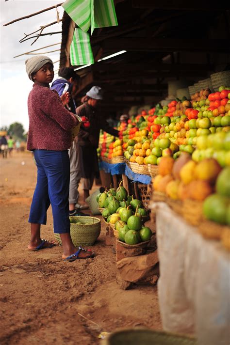 MADAGASCAR // Street market | Human photography, Madagascar, Africa travel