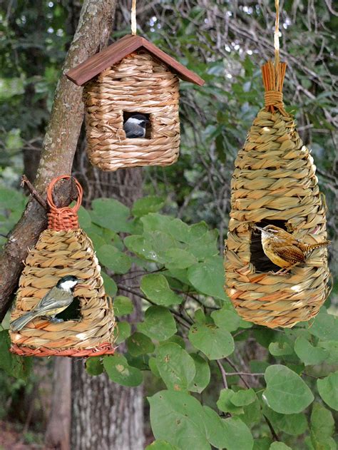 Floral Print Birdhouse - Decorative and Functional | Nistkasten selber bauen, Nistkasten, Nistkästen