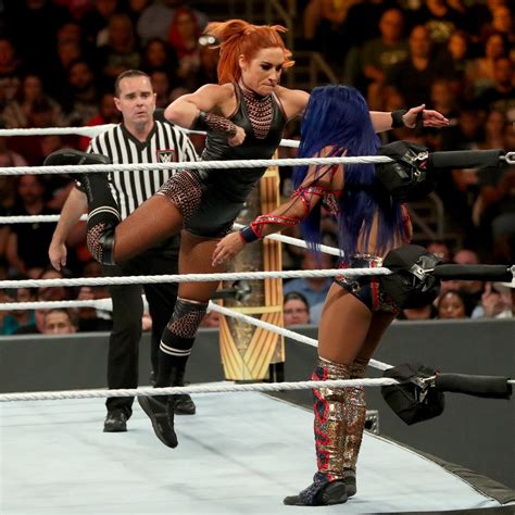 Becky Lynch vs. Sasha Banks — Raw Women's Championship Match: photos | WWE