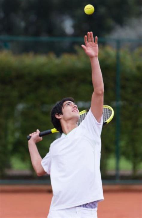 How to Serve in Tennis | Tennis Serve Tips for Beginners - Tennis Racket Pro