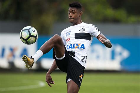 Artilheiro do Santos, Bruno Henrique quer acabar com seca em clássicos - Gazeta Esportiva