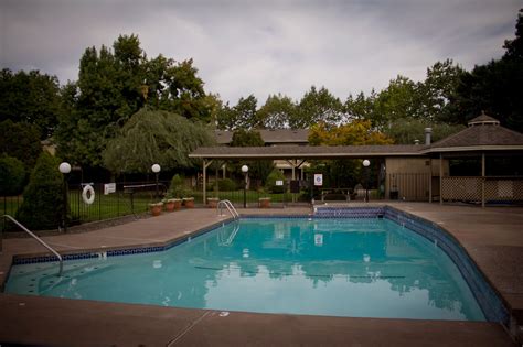 Discount Coupon for Village Inn Springfield Oregon Hotel in Springfield, Oregon - Save Money!