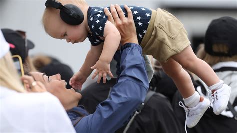 Jordan Spieth shares adorable moment with son Sammy - VCP Golf