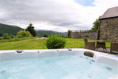 Lodges With Hot Tubs In Scotland - Visit Loch Tay Lodges in Scotland