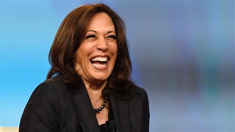 Kamala Harris 'laughs' at the prospect of visiting the border - YouTube